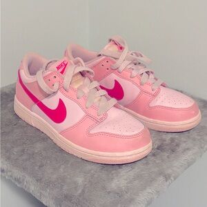 Nike Dunks Triple Pink